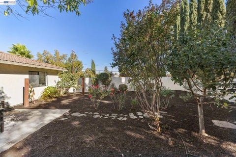 Tiny photo for 402 Vineyard Pl PL, Pleasanton, CA 94566 (MLS # 41151552)