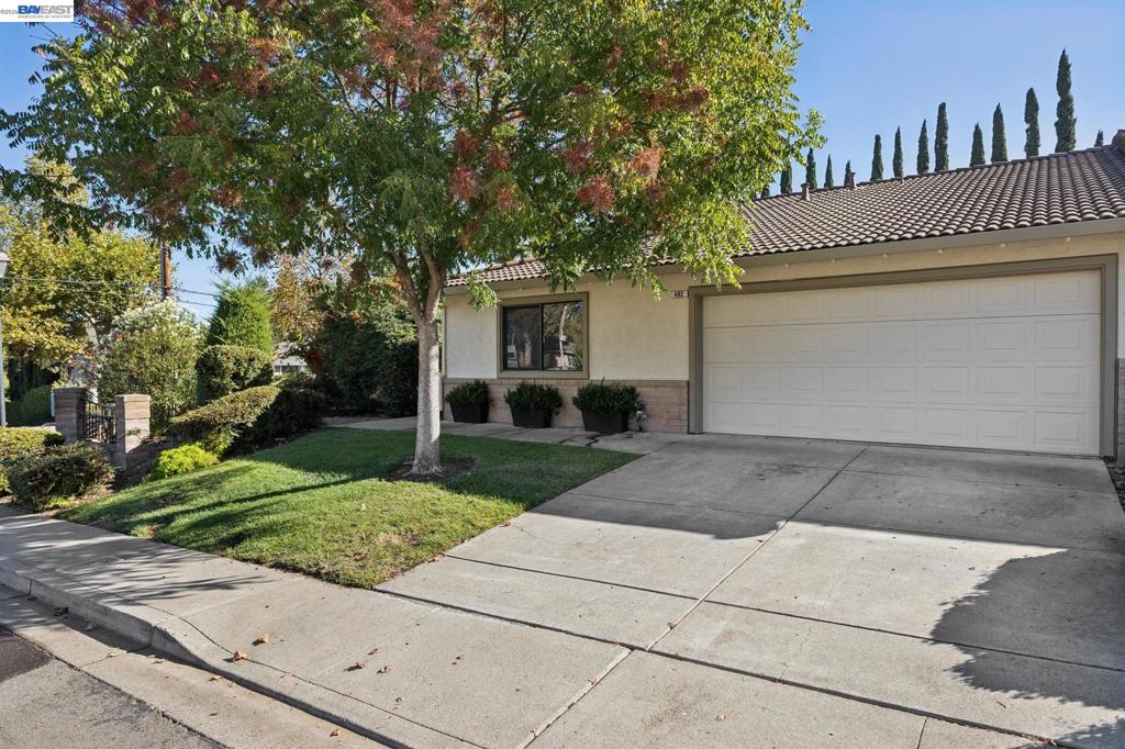 402 Vineyard Pl