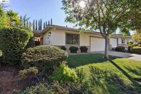 Tiny photo for 402 Vineyard Pl PL, Pleasanton, CA 94566 (MLS # 41151552)