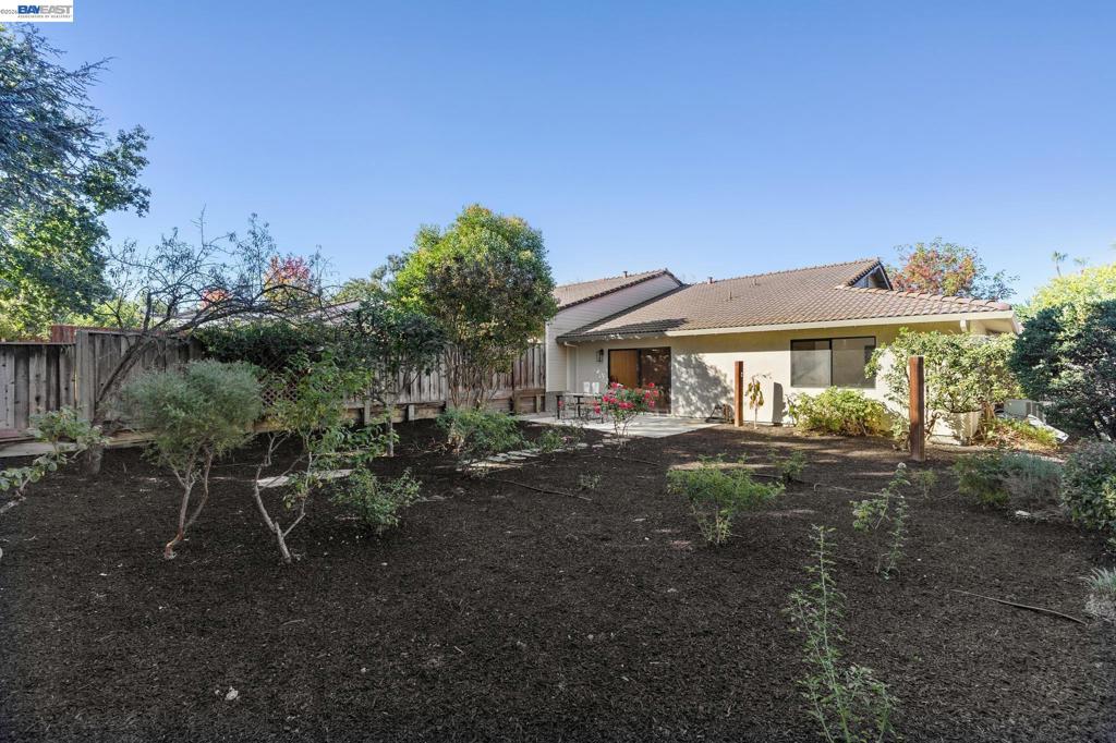 402 Vineyard Pl