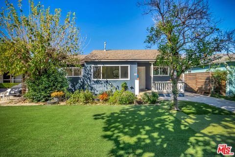 Photo of 17527 Haynes Street, Van Nuys, CA 91406 (MLS # 26663413)