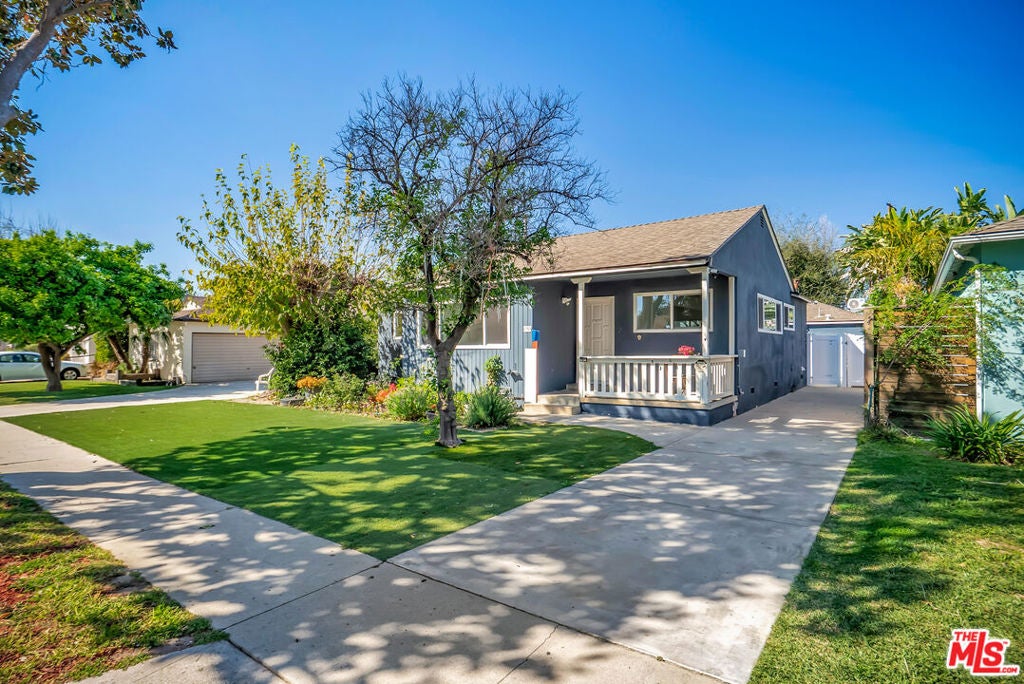 17527 Haynes Street, Van Nuys CA 91406