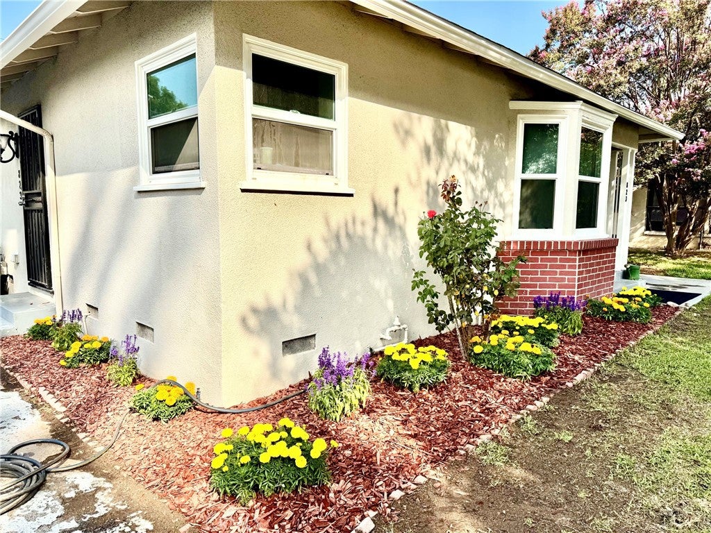 823 N Santa Anita