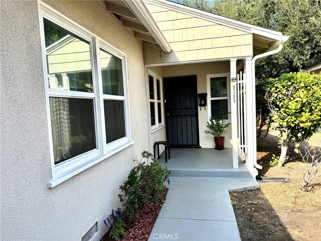 823 N Santa Anita