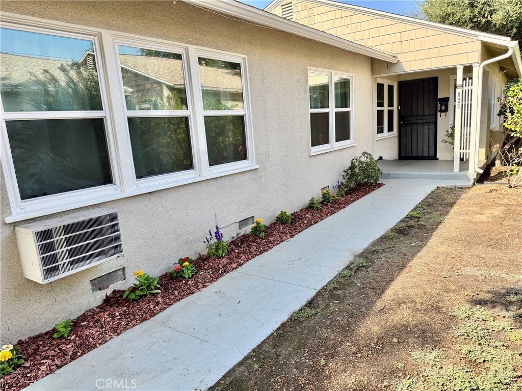 823 N Santa Anita