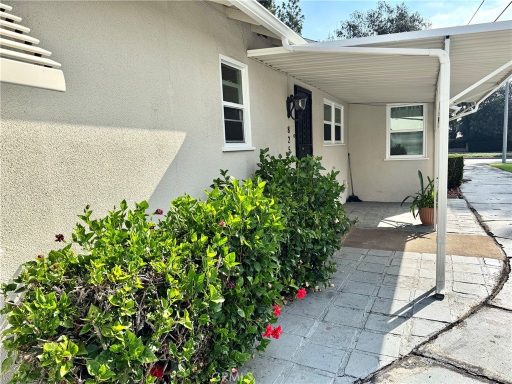 823 N Santa Anita