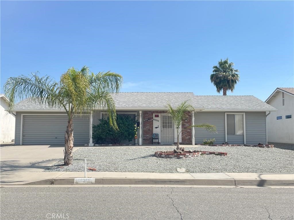 WOW, Located in Sun City 55+ community. The home is 2 bedrooms, 1 bath, huge closets, granite kitchen and bathroom counters, huge backyard.