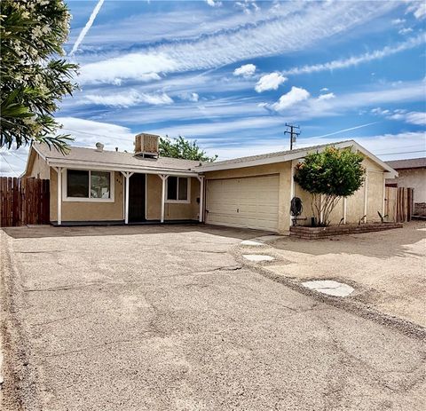 Photo of 305 Beverly Avenue Ave, Barstow, CA 92311 (MLS # CV26016334)