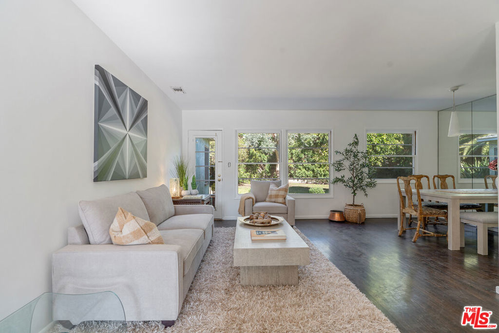 3031 S Bentley Avenue