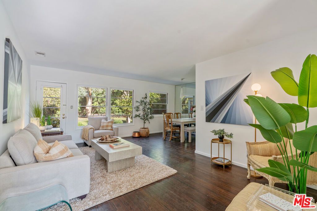 Photo of 3031 S Bentley Avenue, Los Angeles, CA 90034 (MLS # 26654063)