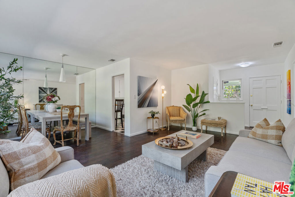 3031 S Bentley Avenue