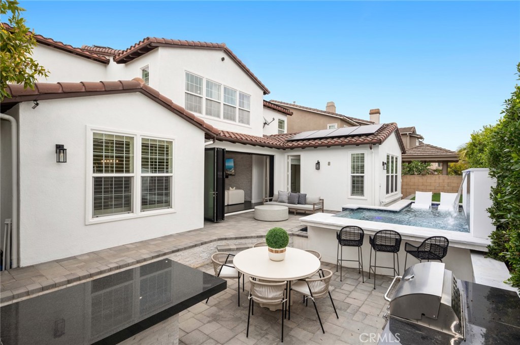 1934 W Red Fox Road
