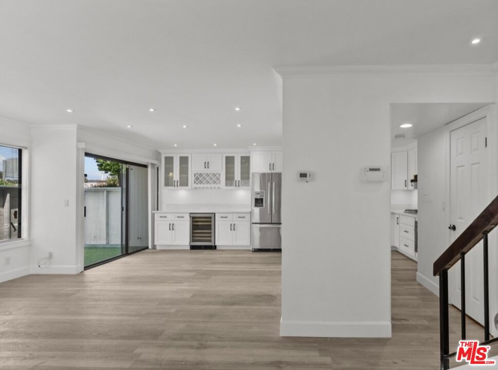 10500 Sunland Boulevard 4