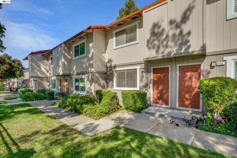 Photo of 692 Concord PL, Pleasanton, CA 94566 (MLS # 41151315)