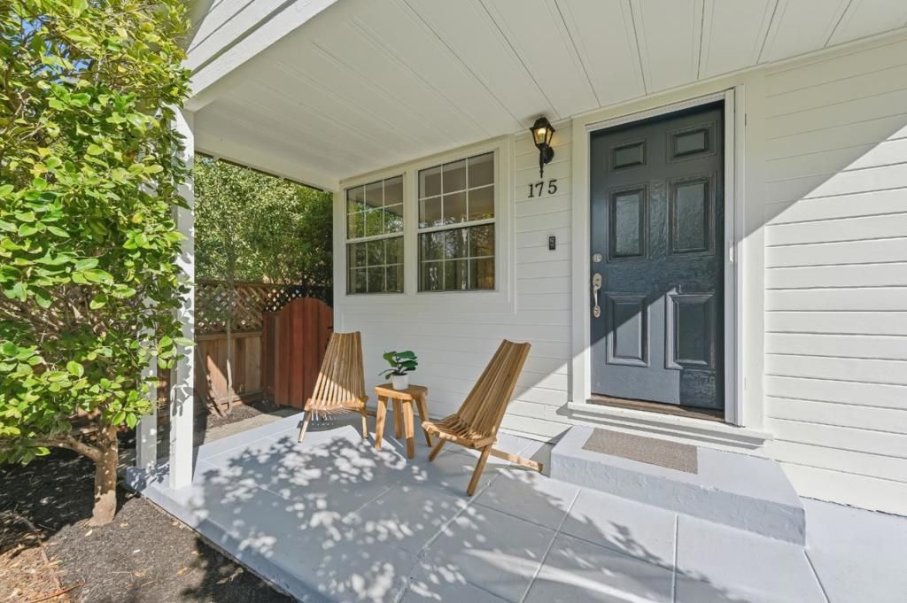 Photo of 175 Orchard Avenue, Redwood City, CA 94061 (MLS # ML82025303)