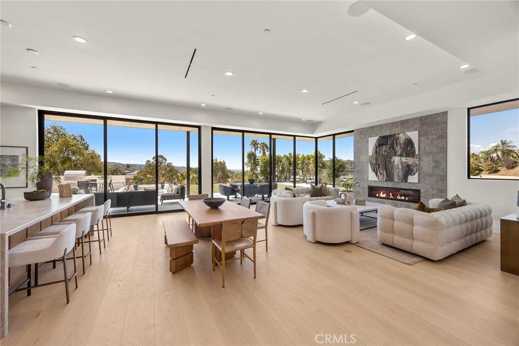 GORGEOUS CUSTOM ESTATE - Residential