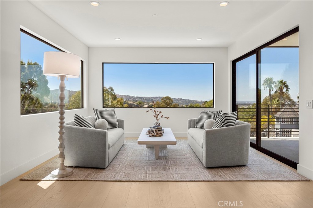 GORGEOUS CUSTOM ESTATE - Residential