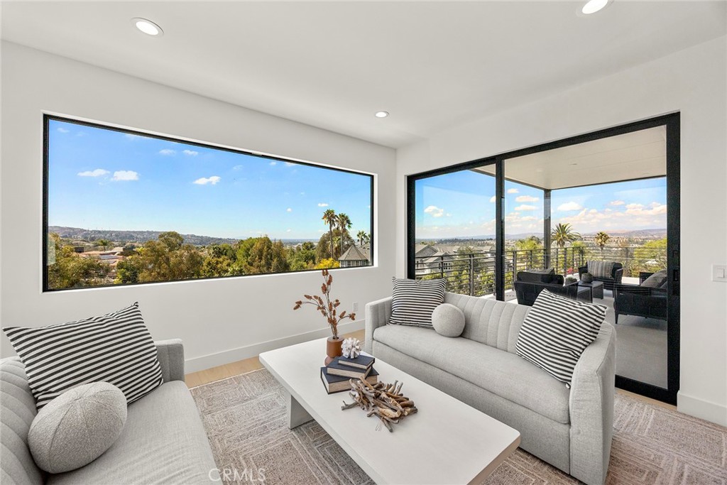 GORGEOUS CUSTOM ESTATE - Residential