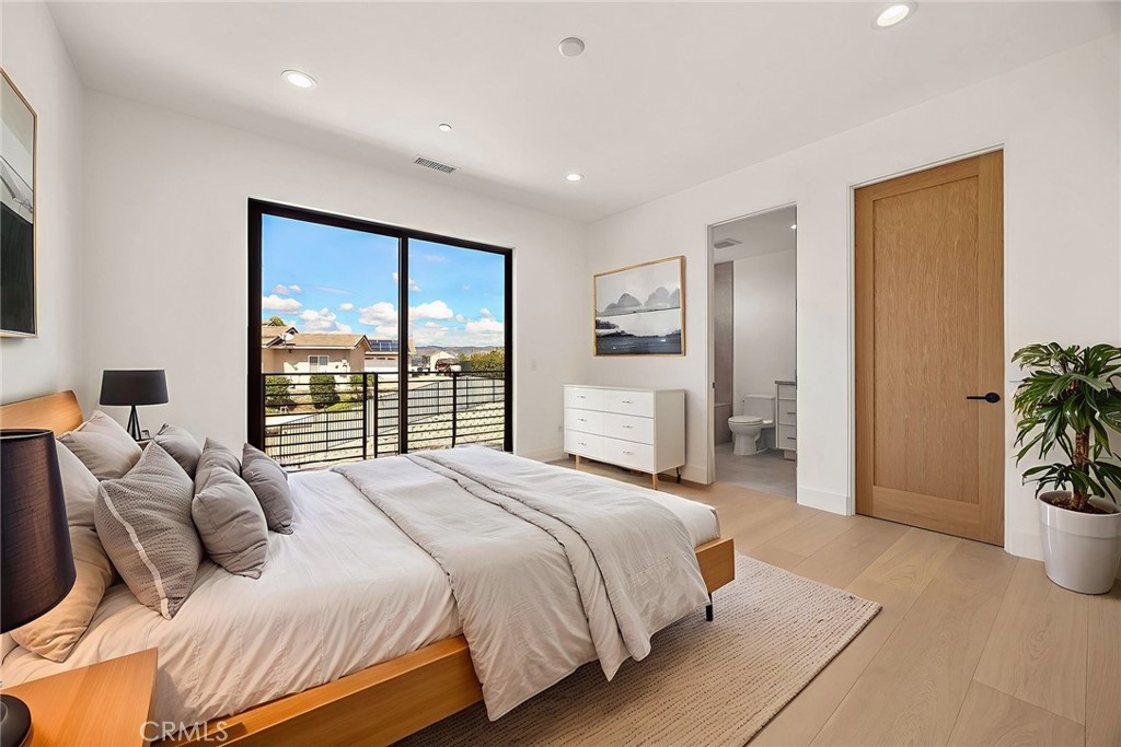 GORGEOUS CUSTOM ESTATE - Residential