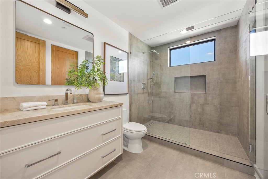 GORGEOUS CUSTOM ESTATE - Residential