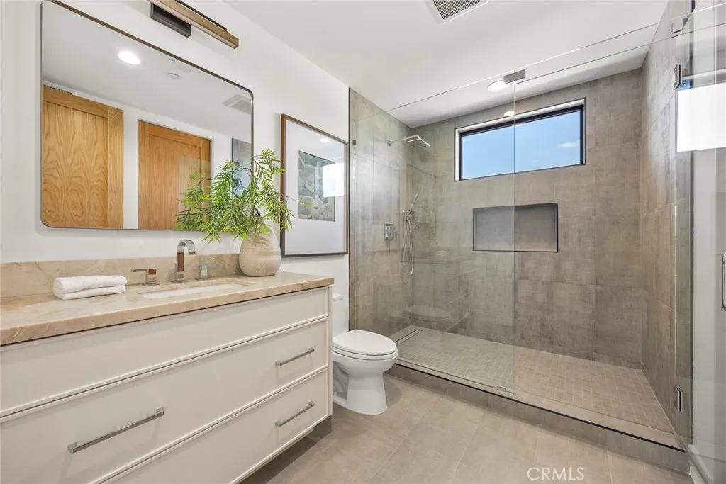 Anaheim Hills, California 92808, United States, 6 Bedrooms Bedrooms, ,7 BathroomsBathrooms,Residential,Active,217982