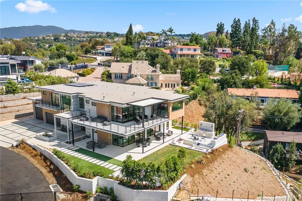 Anaheim Hills, California 92808, United States, 6 Bedrooms Bedrooms, ,7 BathroomsBathrooms,Residential,Active,217982