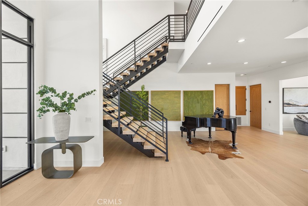 GORGEOUS CUSTOM ESTATE - Residential