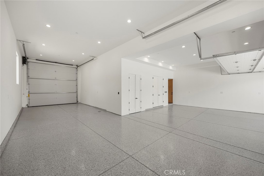 GORGEOUS CUSTOM ESTATE - Residential