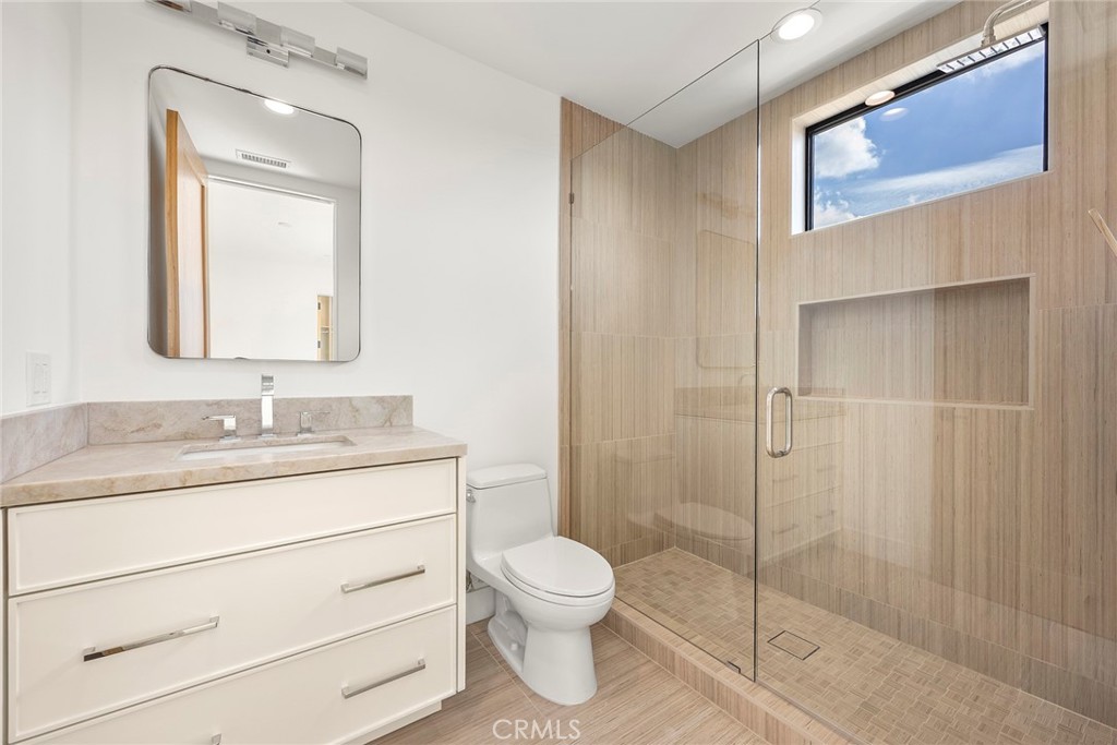 GORGEOUS CUSTOM ESTATE - Residential