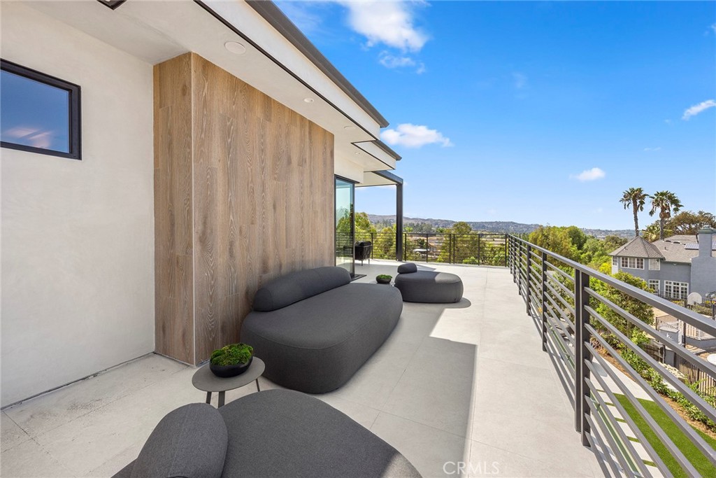 GORGEOUS CUSTOM ESTATE - Residential