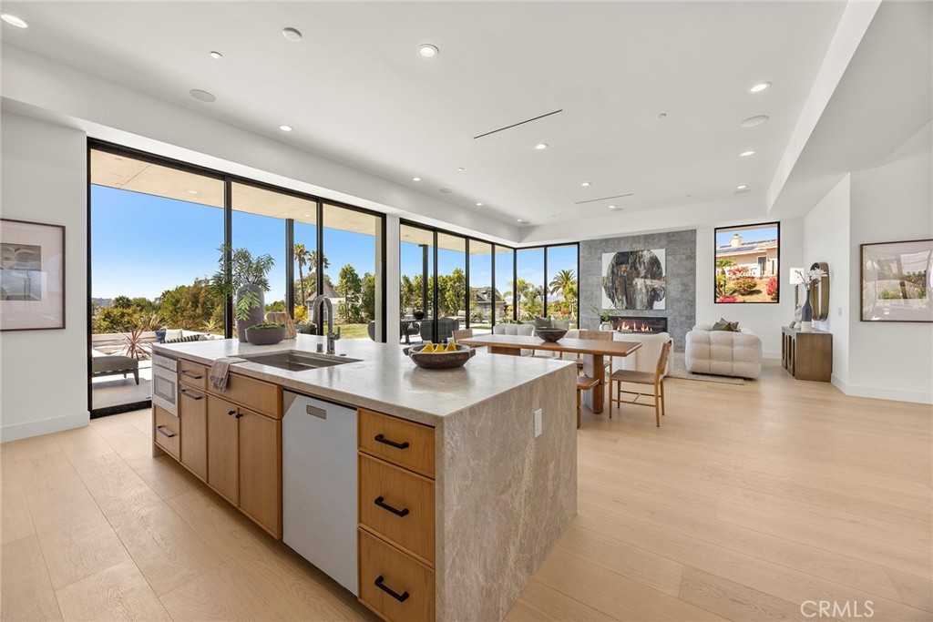 GORGEOUS CUSTOM ESTATE - Residential