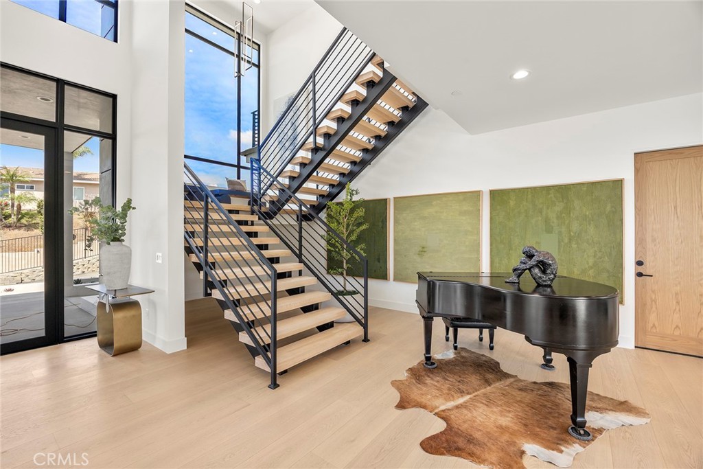 GORGEOUS CUSTOM ESTATE - Residential