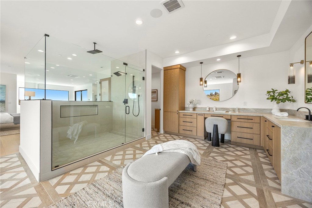 GORGEOUS CUSTOM ESTATE - Residential