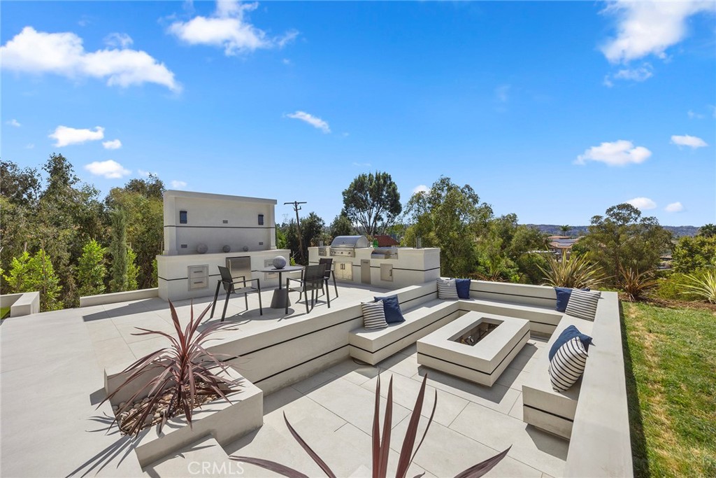 GORGEOUS CUSTOM ESTATE - Residential