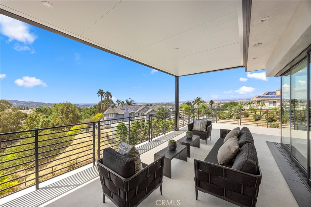 GORGEOUS CUSTOM ESTATE - Residential