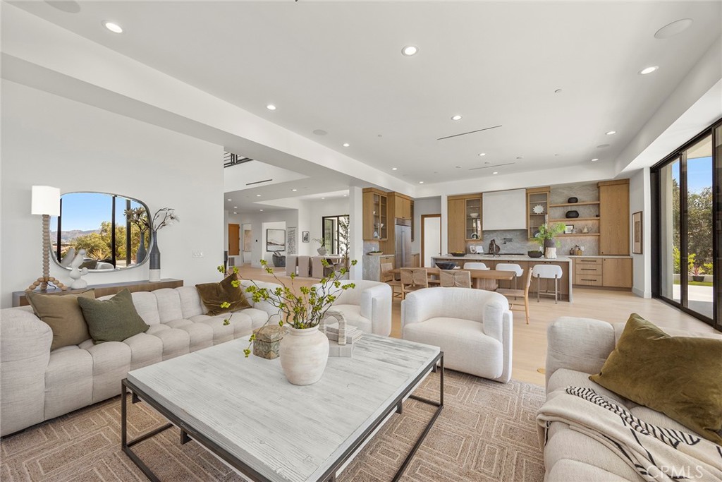 GORGEOUS CUSTOM ESTATE - Residential