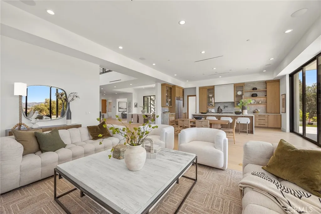 Anaheim Hills, California 92808, United States, 6 Bedrooms Bedrooms, ,7 BathroomsBathrooms,Residential,Active,217982