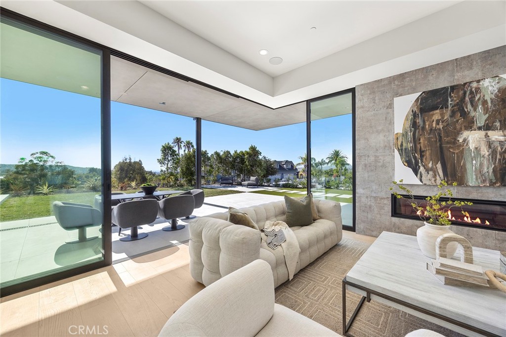 GORGEOUS CUSTOM ESTATE - Residential