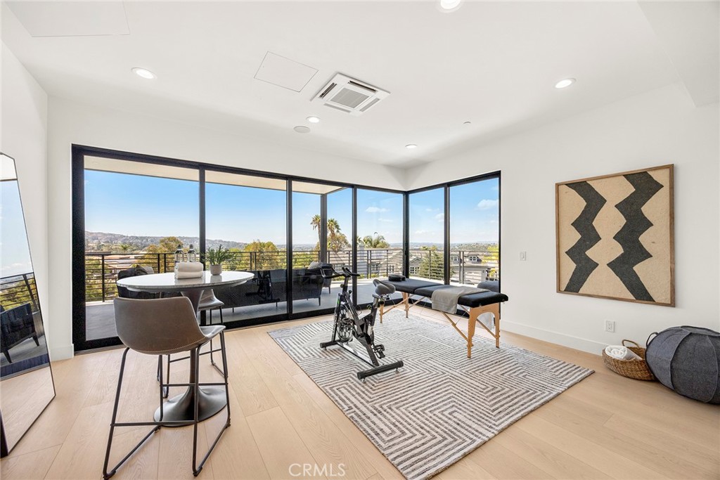 GORGEOUS CUSTOM ESTATE - Residential