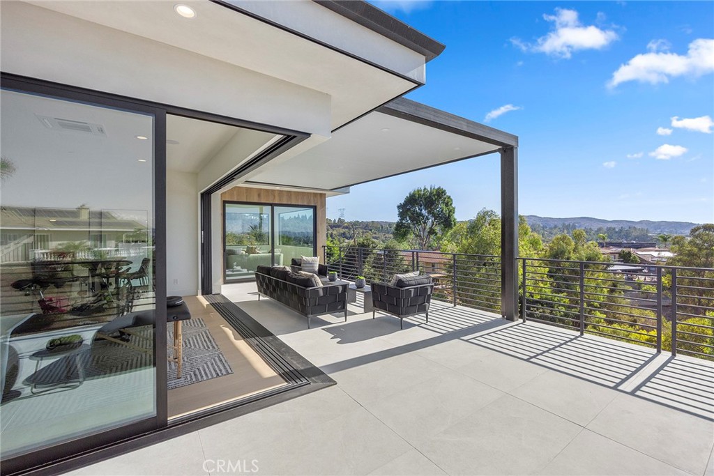 GORGEOUS CUSTOM ESTATE - Residential