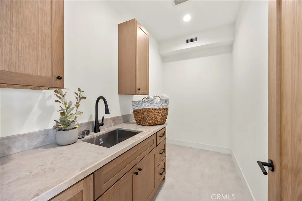 Anaheim Hills, California 92808, United States, 6 Bedrooms Bedrooms, ,7 BathroomsBathrooms,Residential,Active,217982