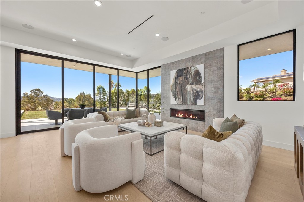 GORGEOUS CUSTOM ESTATE - Residential