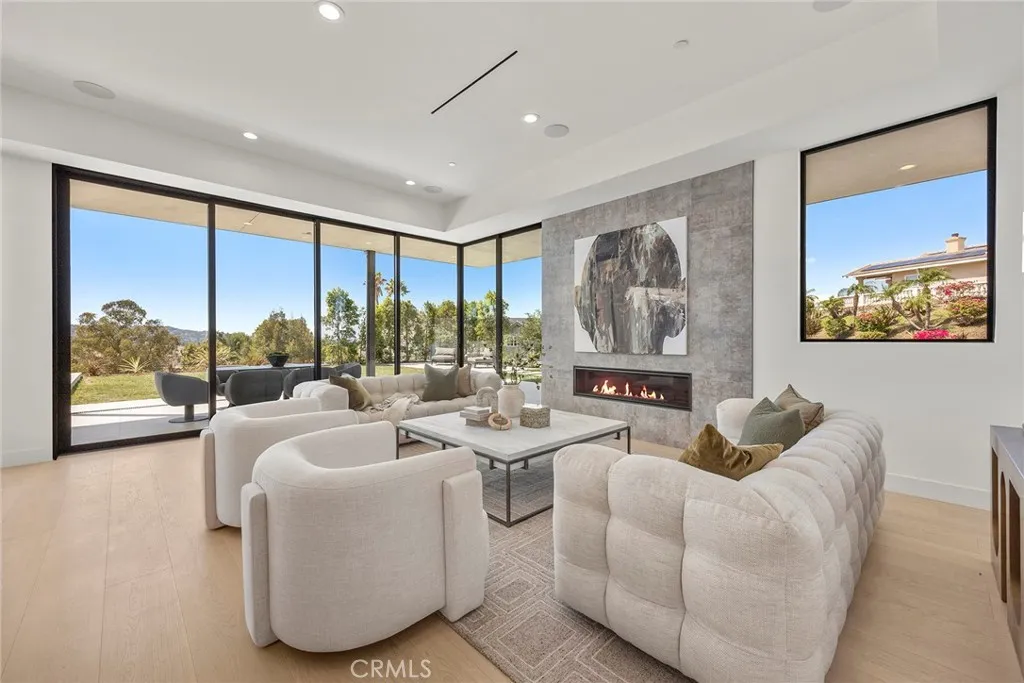 Anaheim Hills, California 92808, United States, 6 Bedrooms Bedrooms, ,7 BathroomsBathrooms,Residential,Active,217982