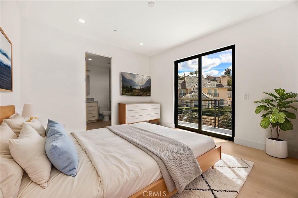 GORGEOUS CUSTOM ESTATE - Residential