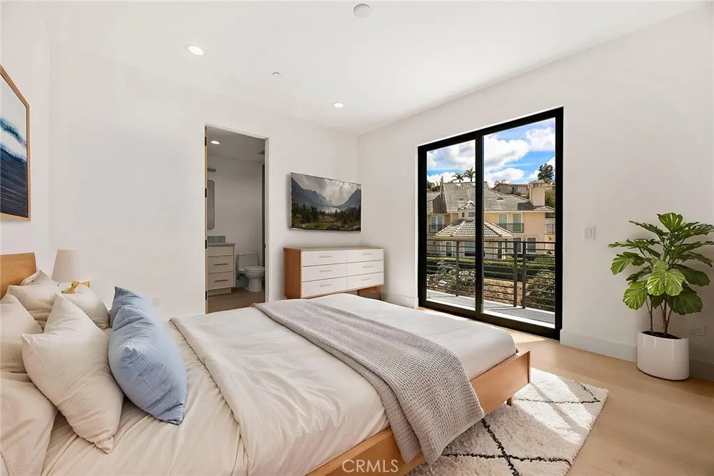 Anaheim Hills, California 92808, United States, 6 Bedrooms Bedrooms, ,7 BathroomsBathrooms,Residential,Active,217982