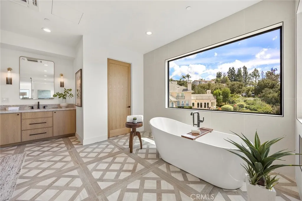 Anaheim Hills, California 92808, United States, 6 Bedrooms Bedrooms, ,7 BathroomsBathrooms,Residential,Active,217982