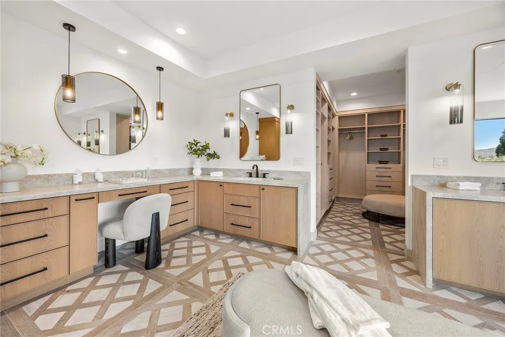 Anaheim Hills, California 92808, United States, 6 Bedrooms Bedrooms, ,7 BathroomsBathrooms,Residential,Active,217982