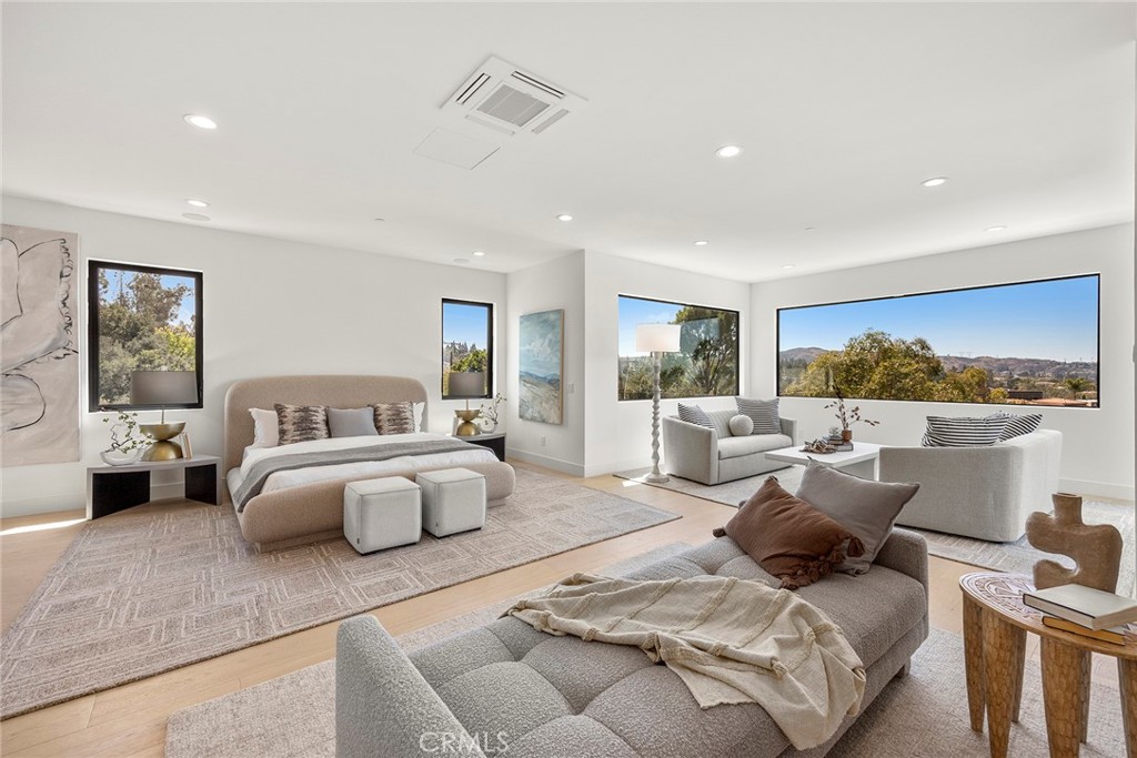 GORGEOUS CUSTOM ESTATE - Residential