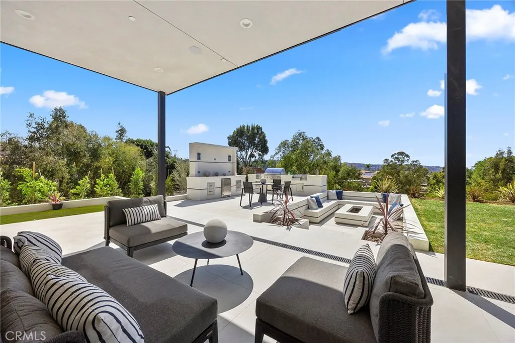 Anaheim Hills, California 92808, United States, 6 Bedrooms Bedrooms, ,7 BathroomsBathrooms,Residential,Active,217982