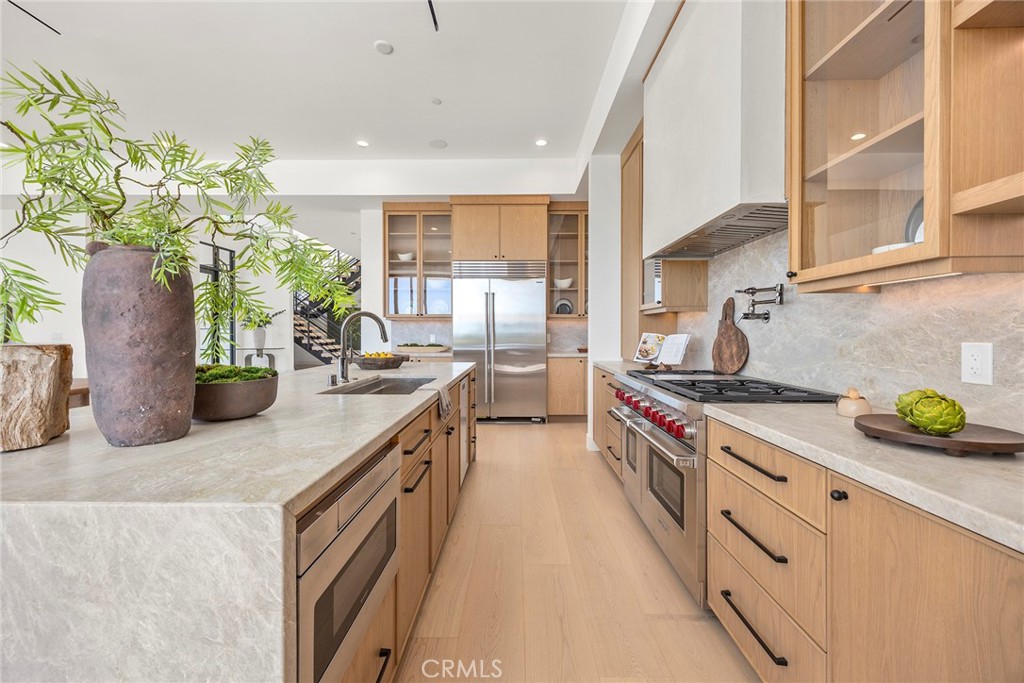 GORGEOUS CUSTOM ESTATE - Residential